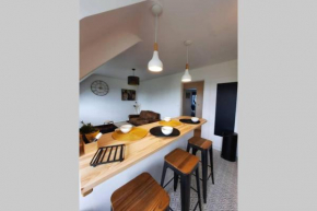 Bel appartement idéalement situé & petite vue mer